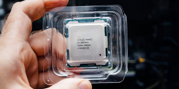 Поставки процессоров Intel и AMD в Россию резко снизились