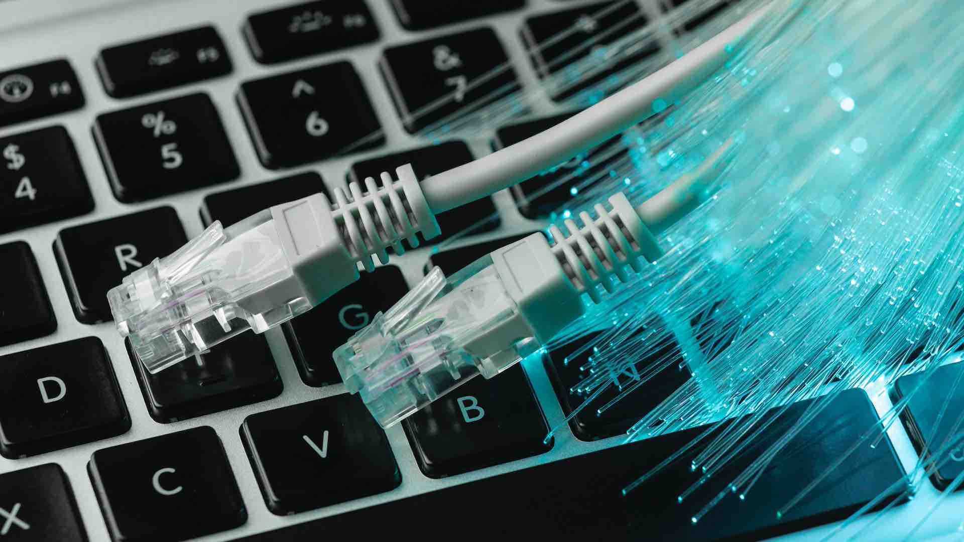 Правительство Казахстана утвердило проект доступного интернета: каким он будет