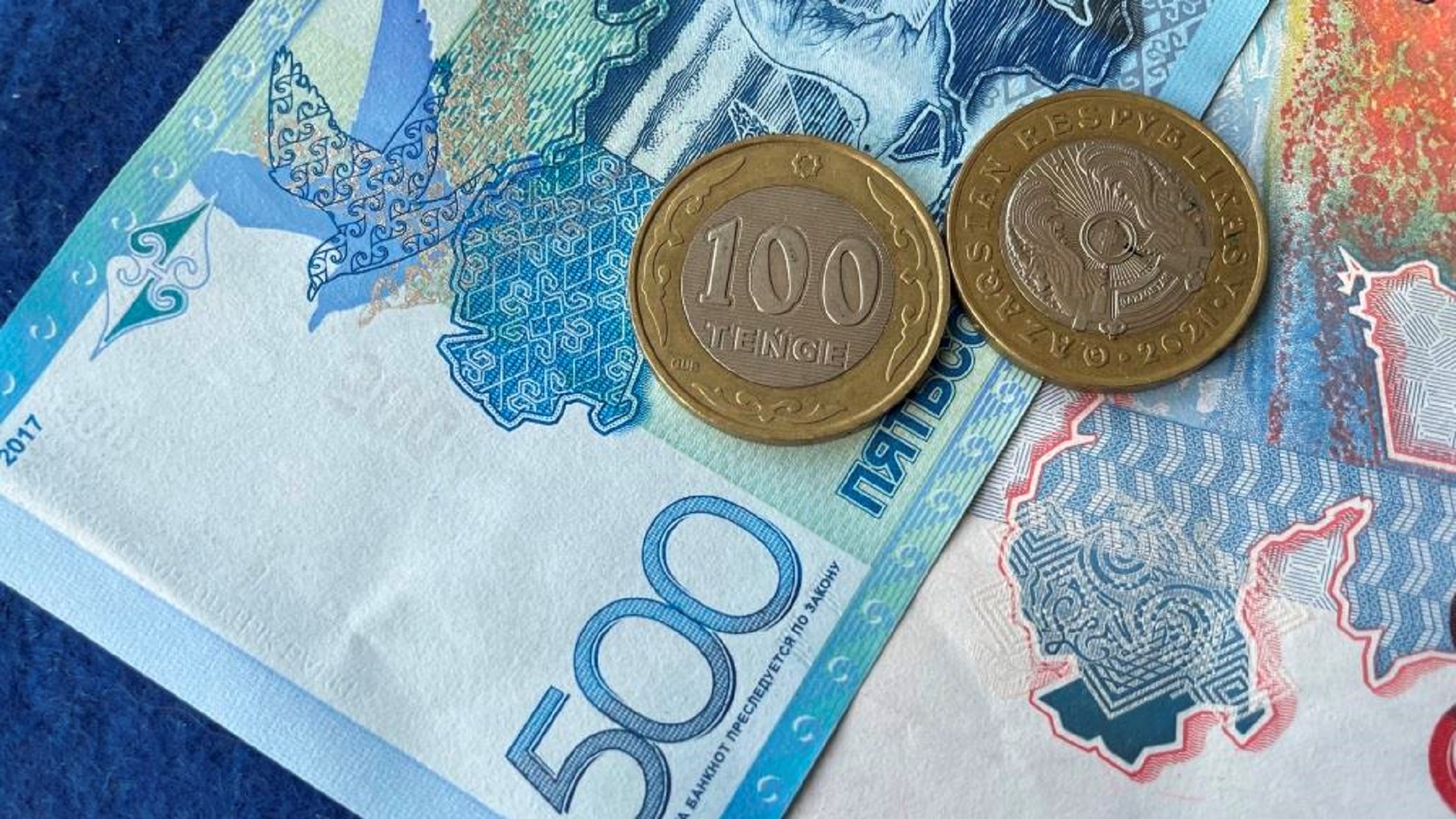 За сколько продают доллар, рубль и евро в обменниках Казахстана 17 ноября - Bizmedia.kz