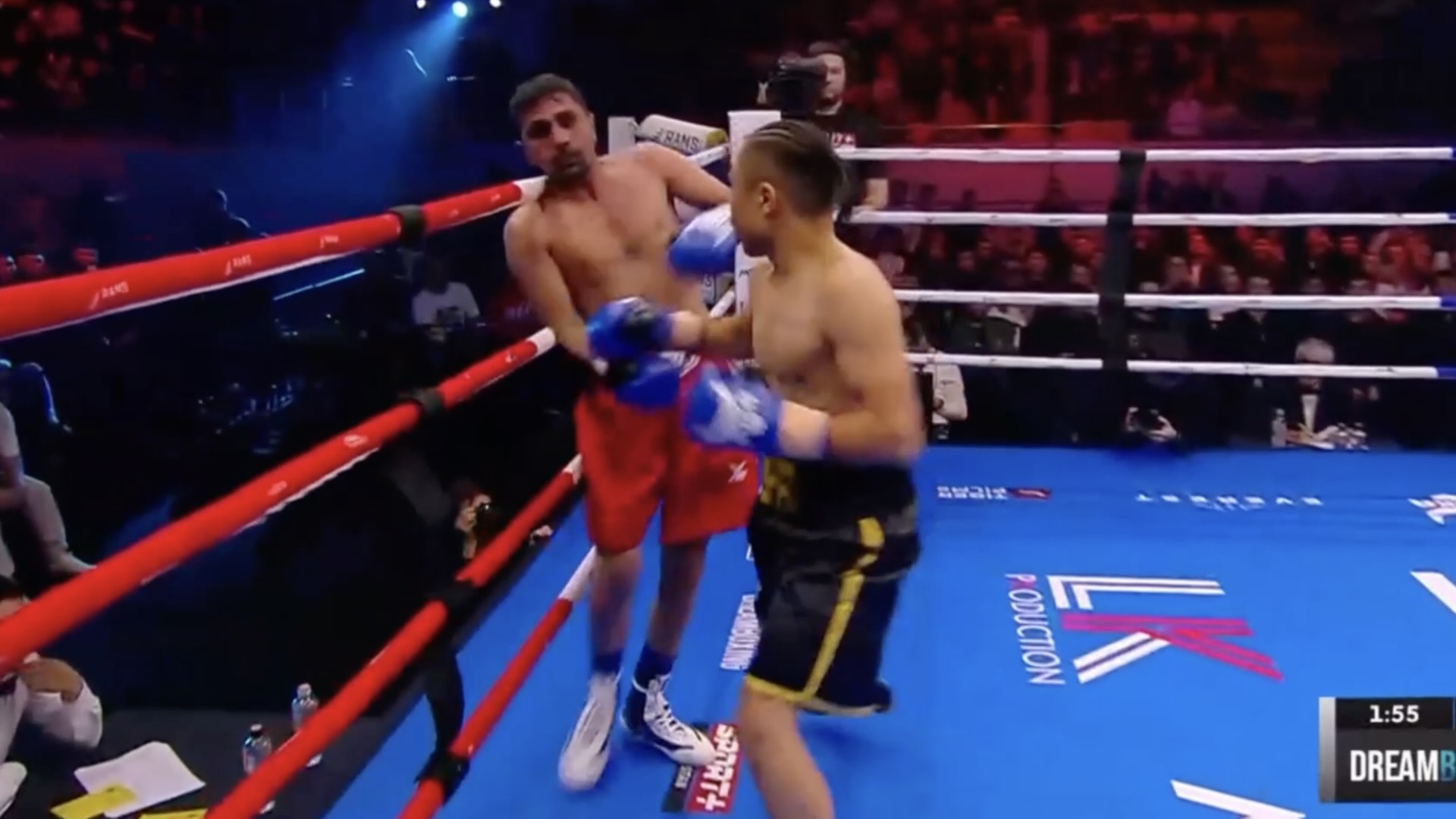 "Казахский воин" потрясающим нокаутом отправил боксёра из Индии в нокаут
