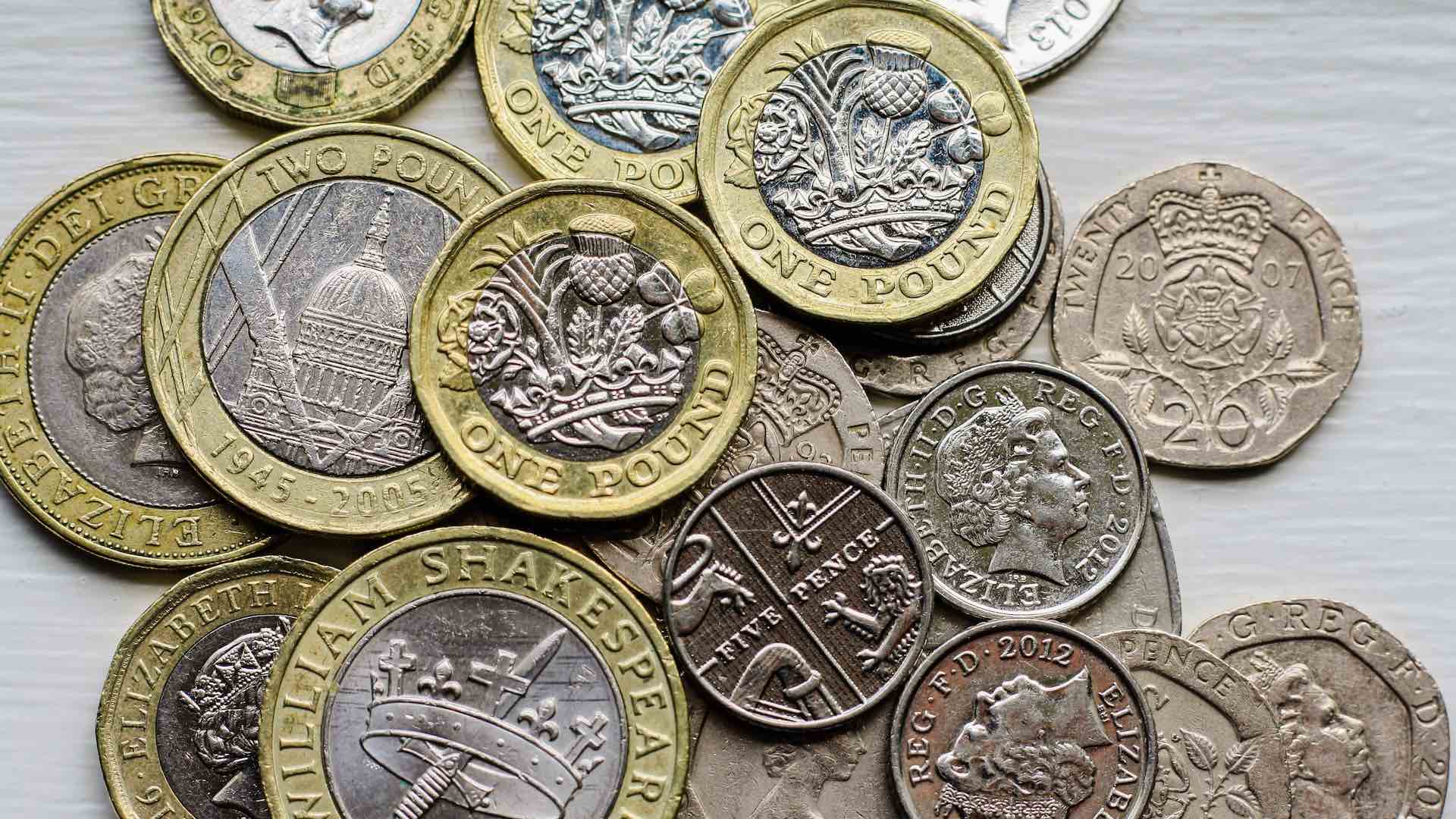 Британский фунт достигает трехмесячного максимума против евро