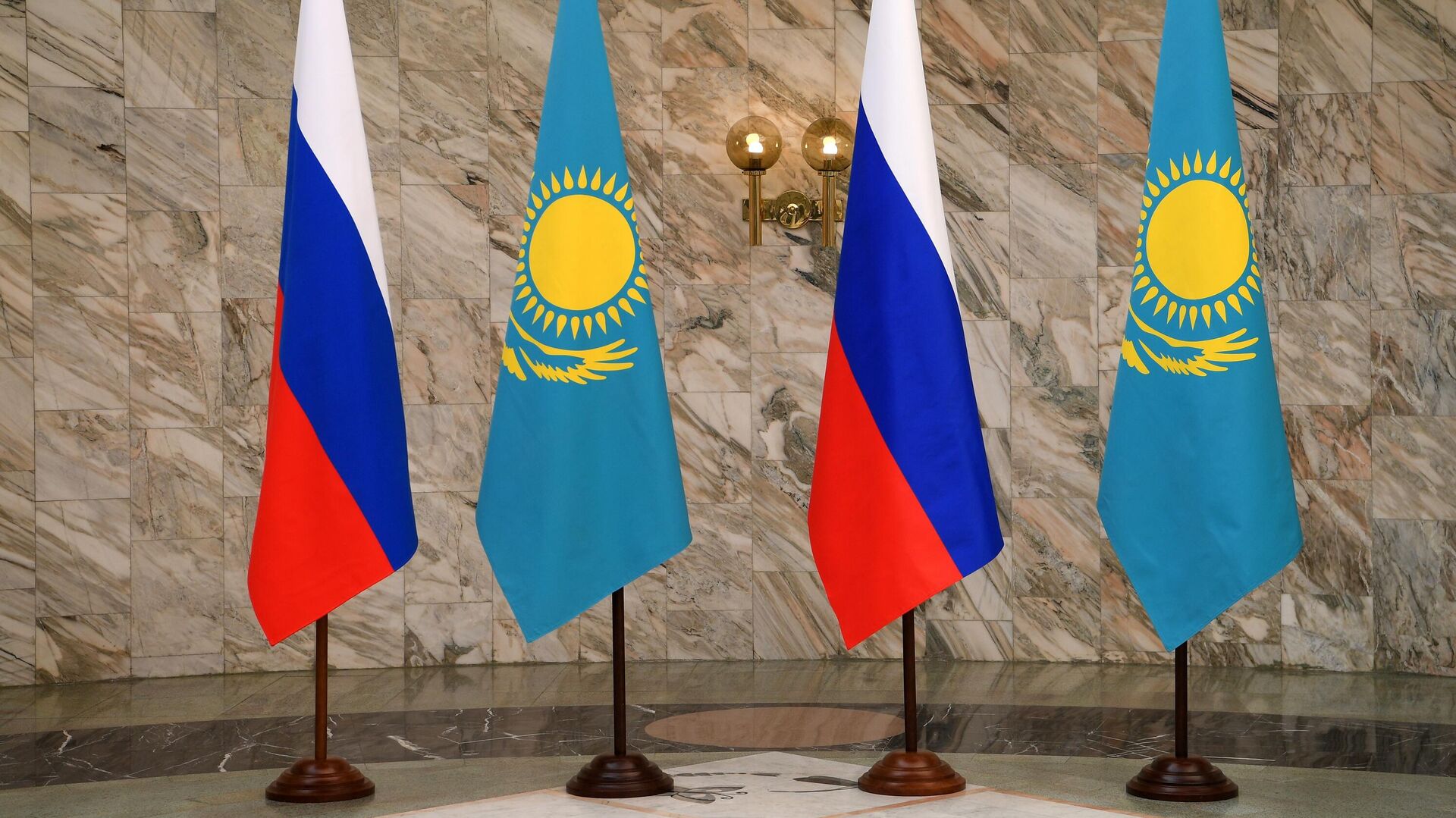 Казахстан с 2005 года вложил в экономику России 6 млрд долларов прямых инвестиций