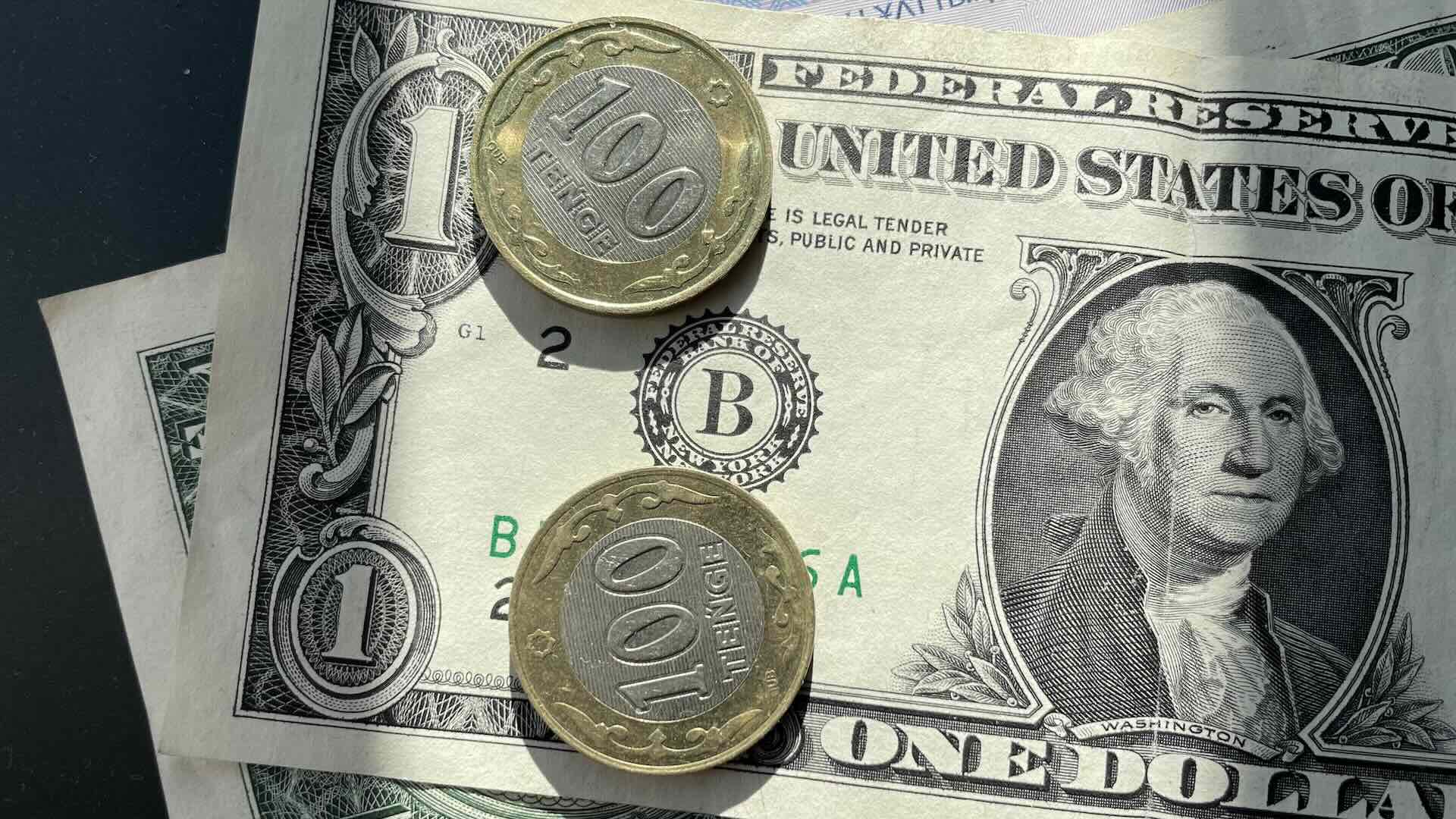 Национальный банк установил официальные курсы доллара и рубля на 2, 3 и 4 декабря 2023 года