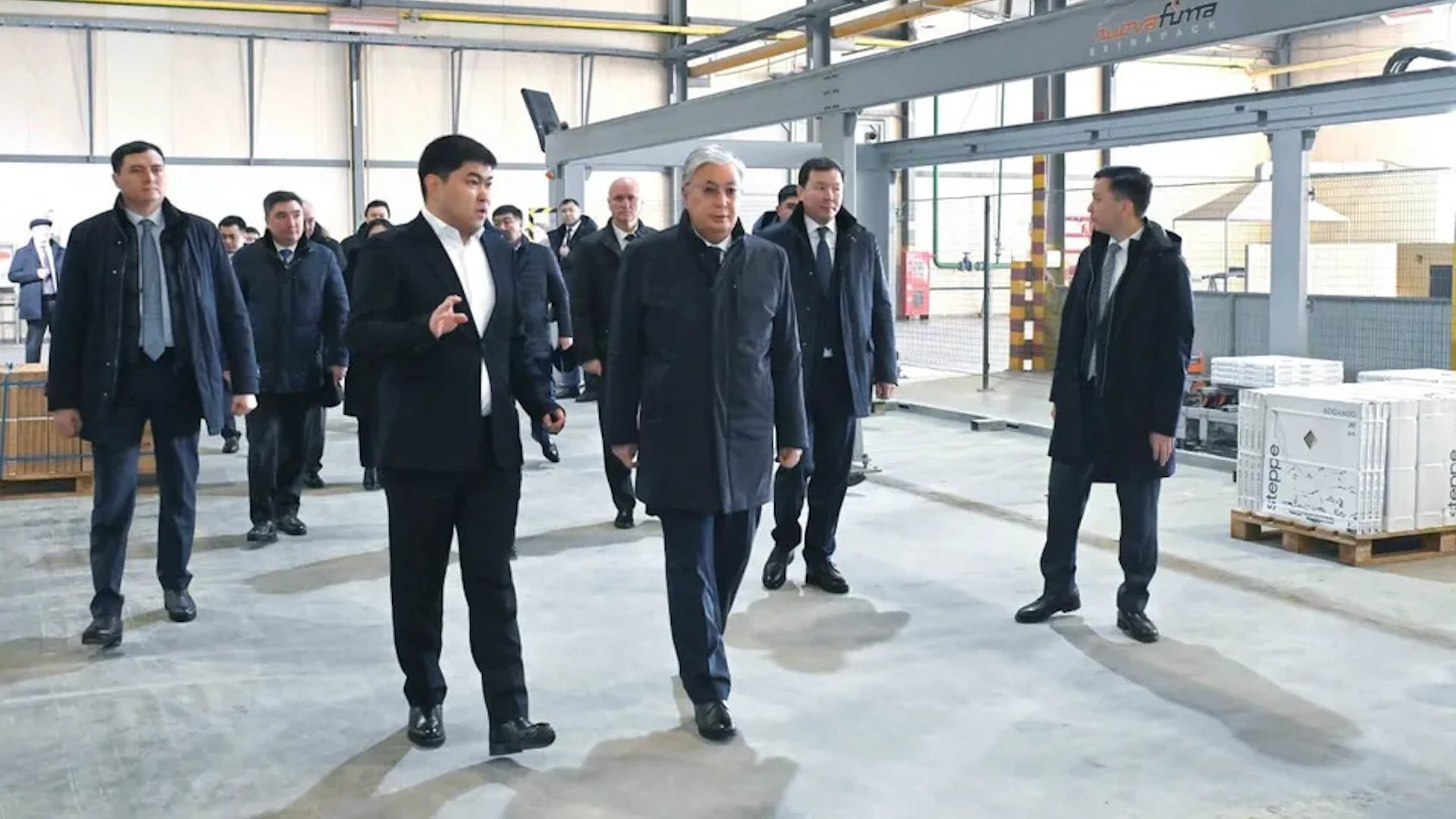 Президент посетил завод, где производится керамогранит, расположенный в Актобе - bizmedia.kz