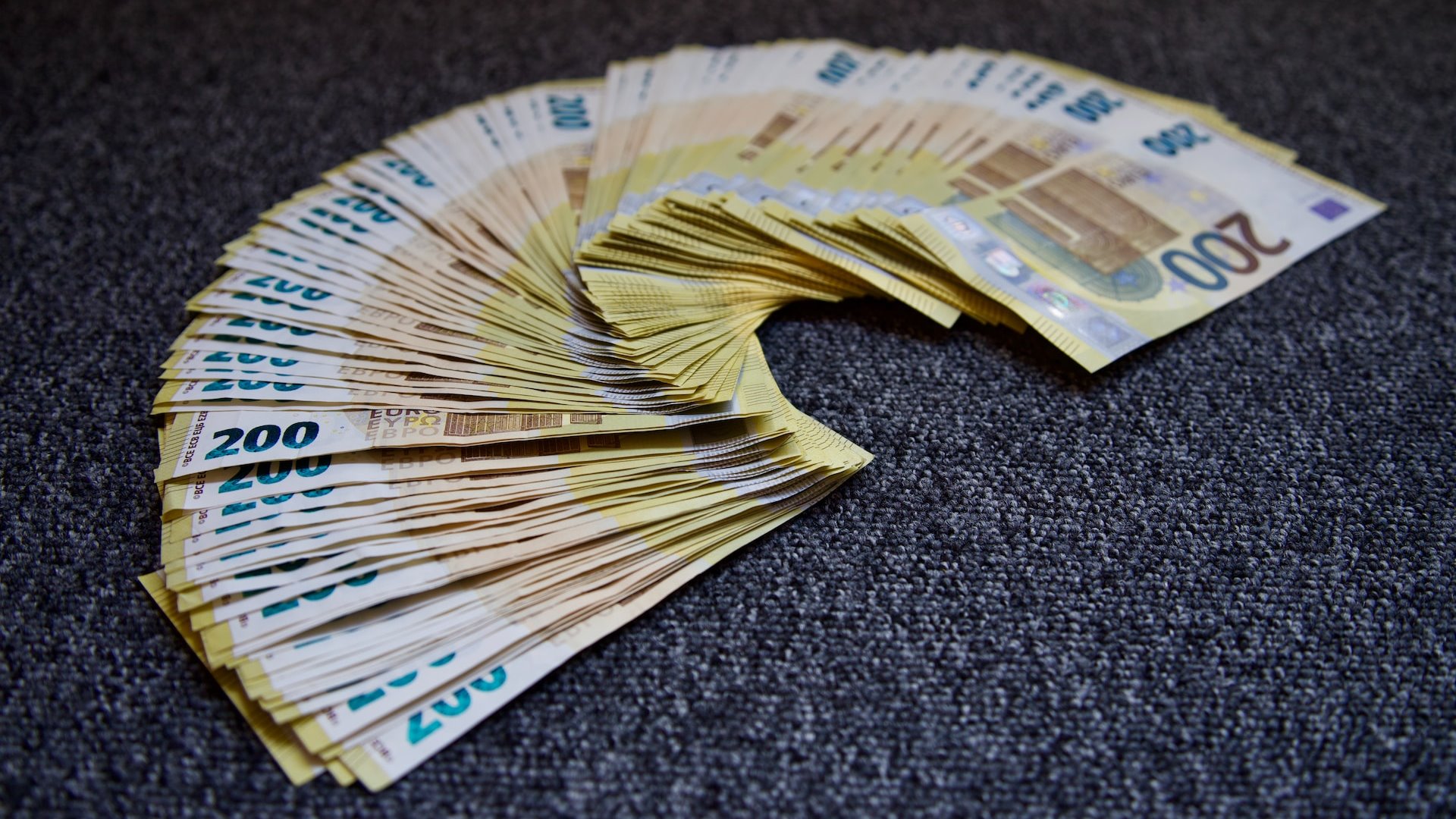 Сколько стоят доллар, евро и рубль в обменниках Казахстана 1 декабря - Bizmedia.kz