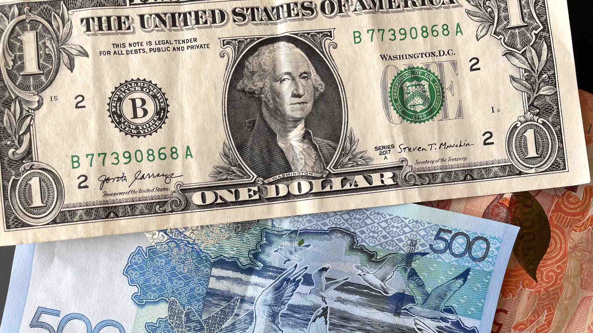 Средневзвешенный курс доллара к тенге по итогам торгов на KASE в среду, 6 декабря