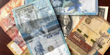 Средневзвешенный курс доллара к тенге по итогам торгов на KASE во вторник, 5 декабря