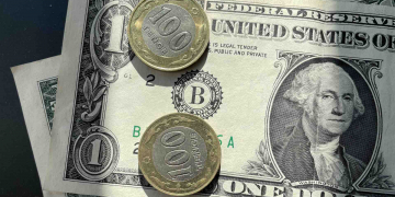 Средневзвешенный курс доллара на KASE вырос на 2,13 тенге за день
