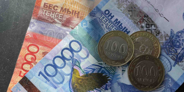 Тенге укрепляется: Валютные операции Национального Банка в ноябре