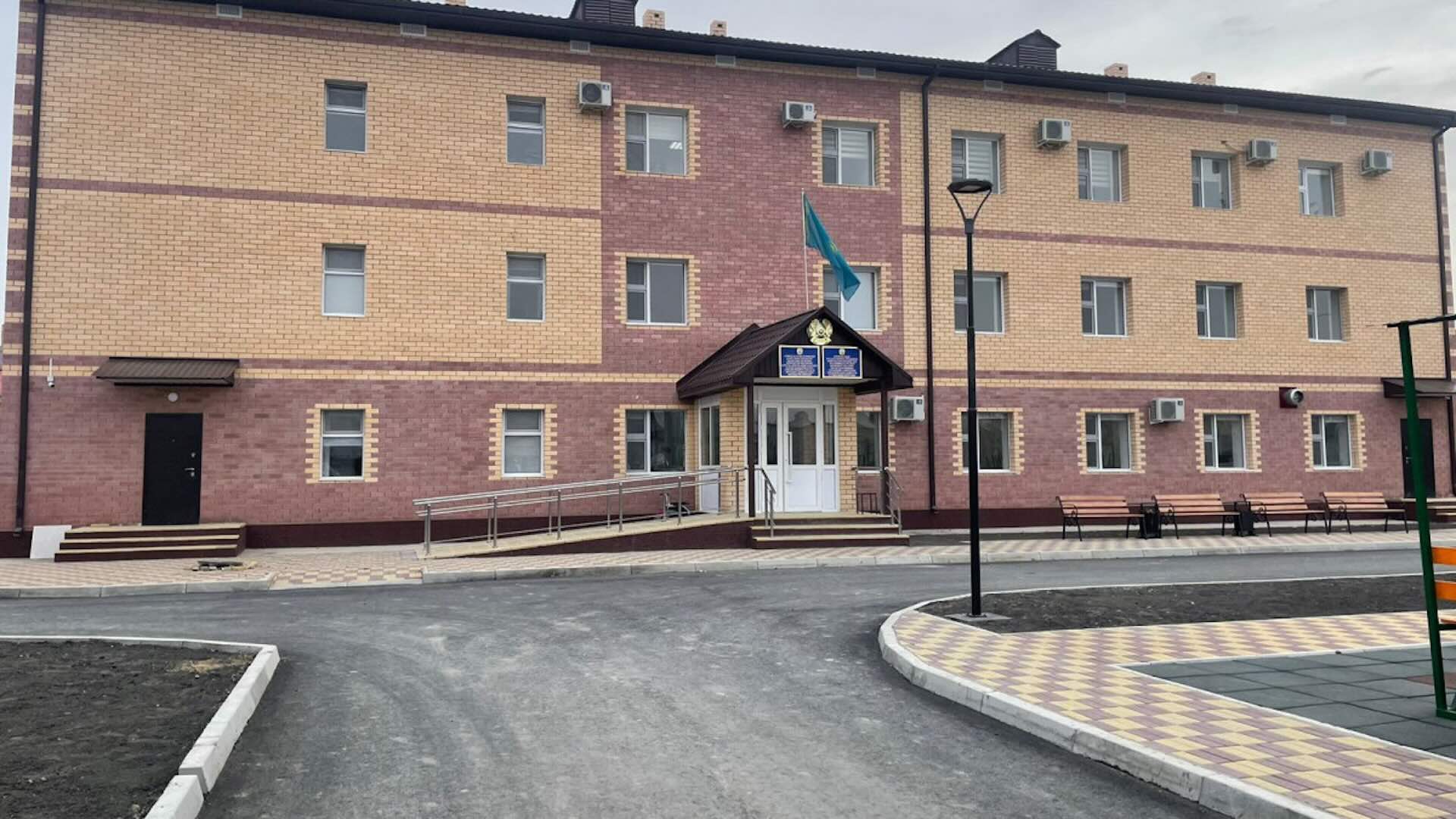 В Атырау открылся новый центр для бездомных