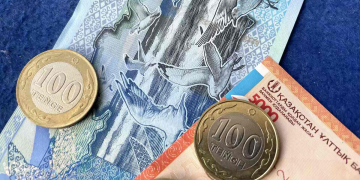 В какой валюте предпочитают хранить деньги в банках казахстанцы