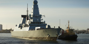Великобритания направила военный корабль в Персидский залив