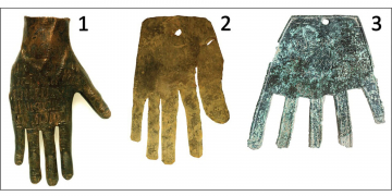 Археологи обнаружили бронзовую руку с посланием на древних языках