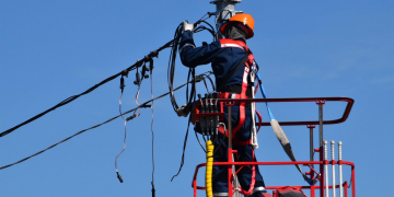 Электрик скончался от удара электрическим током в колонии Алматинской области