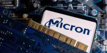 Micron начинает массовое производство чипов памяти для использования в полупроводниках Nvidia