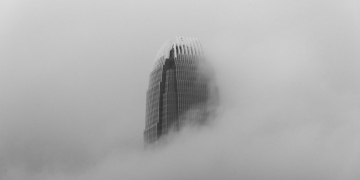 На части Казахстана объявили штормовое предупреждение из-за тумана и сильного ветра
