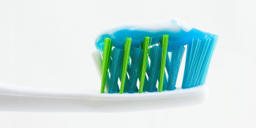 Стало известно, какую воду не следует применять для чистки зубов