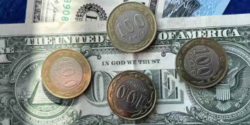 Утром 23 февраля обновлены данные о стоимости валют в обменниках Алматы и Астаны, информация предоставлена
