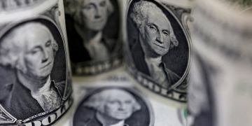 Азиатские валютные курсы слабеют, доллар крепнет