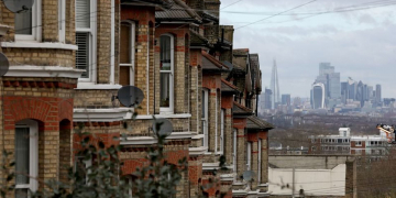 Цены на жилье в Великобритании выросли впервые за год, сообщает кредитор Nationwide