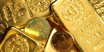 Цены на золото близки к тому, чтобы преодолеть отметку $2 050 на фоне надежд на повышение ставки в США