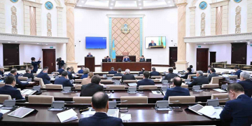 Закон по снижению административной нагрузки на бизнес в Казахстане изменили сенаторы
